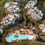 descubre las notables diferencias entre un resort y un hotel guia completa