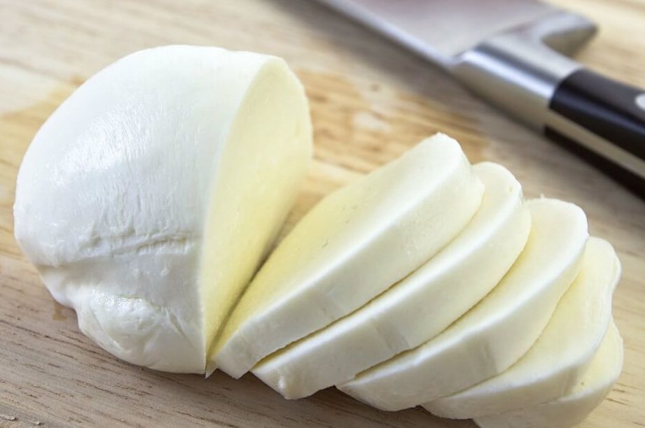 descubre la diferencia entre queso fresco y mozzarella para mejorar tu cocina