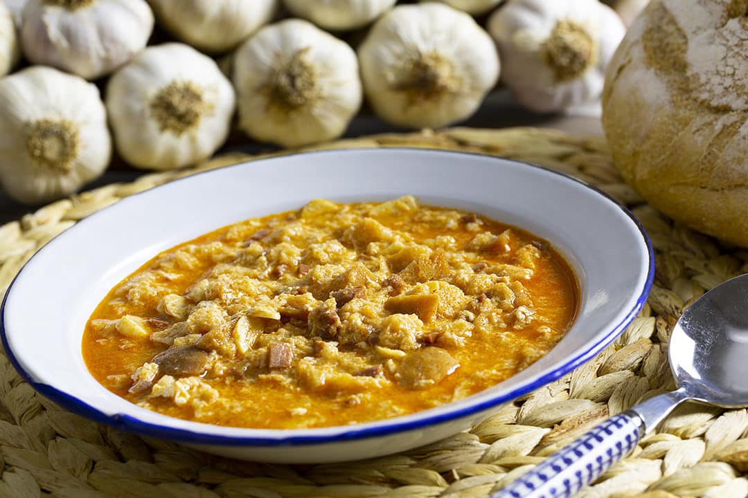 que diferencias hay entre la sopa de ajo y la sopa castellana descubre todos los detalles