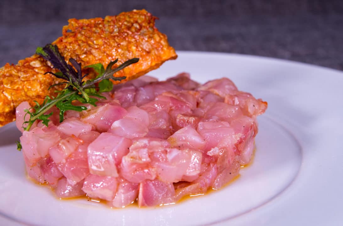 cuales son las diferencias entre el tataki y el tartar guia de comparacion