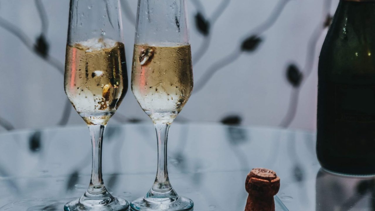 cuales son las diferencias entre los vinos brut y semiseco exploramos los sabores y caracteristicas de estos vinos