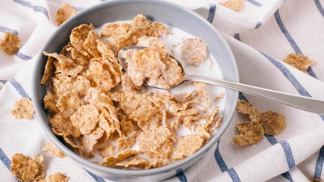 descubre las diferencias entre los cereales matinales mas populares