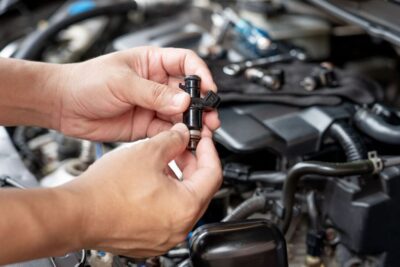 Diferencias clave entre carburador y fuel injection: ¿Cuál es mejor para tu motor?