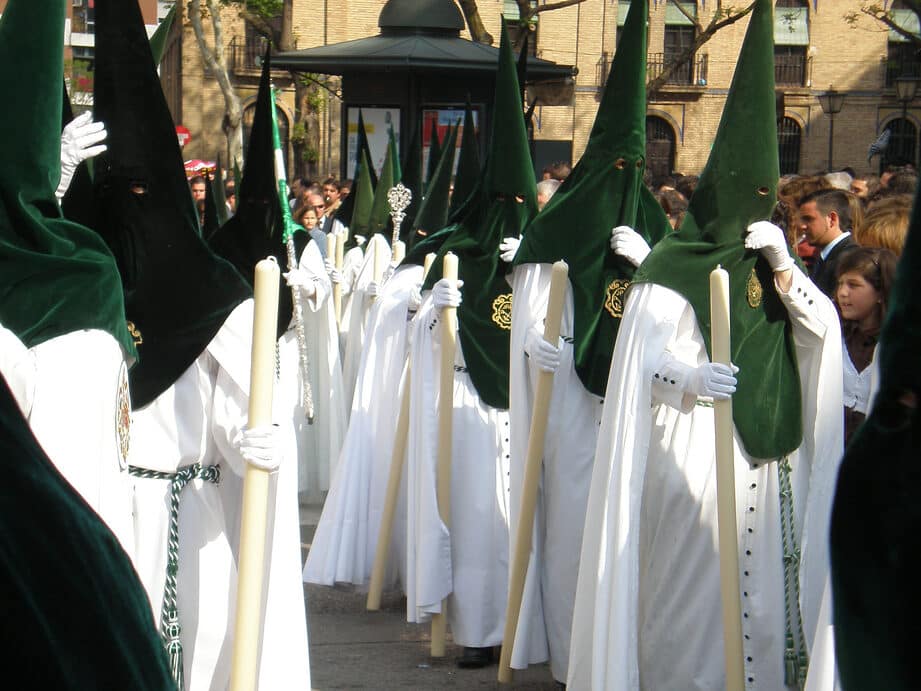 diferencias entre cofradias y hermandades cual es la distincion clave